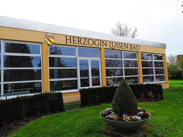 Das privat geführte Hallenbad in Heiligenberg wurde mit großem Aufwand saniert. Es steht jetzt auch der Öffentlichkeit wieder zur Verfügung.