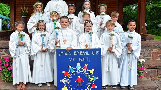 Weilheim und Nöggenschwiel: 13 Kinder aus den Pfarreien St. Peter und Paul Weilheim und St. Stephanus Nöggenschwiel haben ihre ...