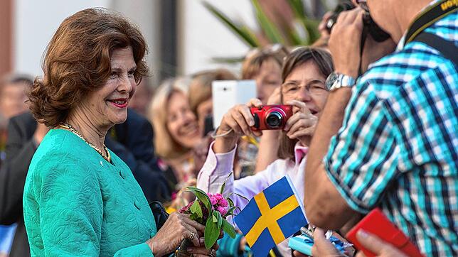 (Archivbild) In den Jahren 2017 (Bild) und 2019 besuchte die schwedische Königin Silvia die Insel Mainau im Bodensee. Auch damals nahm ...