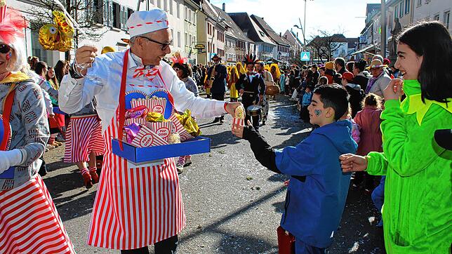 Bild : Bilder vom großen Umzug in Hüfingen am Fasnet-Mentig (2)