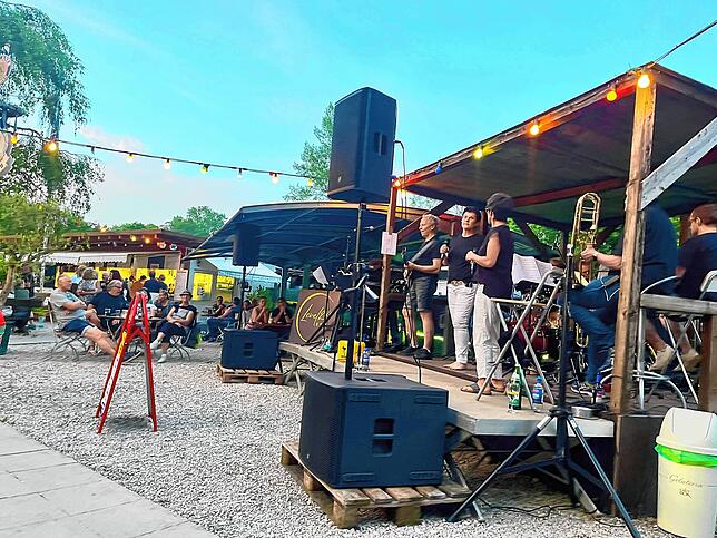 Bild 16: Gute Stimmung, volles Haus: Die Bregi House Band liefert ein fulminantes Comeback