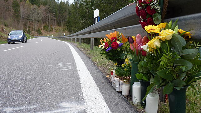 Zwischen Notschreipass und Muggenbrunn verlor dieses Jahr am 25. April auf der L 126 ein 27-jähriger Motorradfahrer sein Leben. ...
