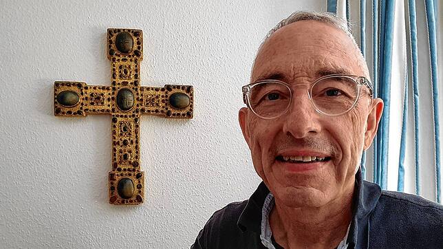 Rupert Kubon freut sich daheim am Villinger Warenberg auf seine Mission: Mit der Weihe zum Ständigen Diakon wird er nun zum Kleriker.