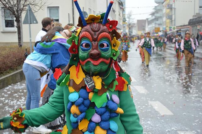 Bild 10: Bilder vom Narrensprung beim Ringtreffen des Alemannischen Narrenrings (Teil 2)