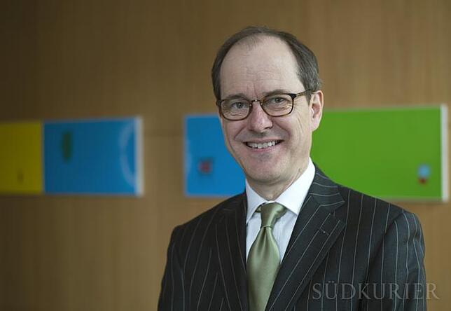 Der Britische Botschafter in Deutschland, Sir Sebastian Wood, Knight Commander of the Order of St. Michael and St.George (KCMG).