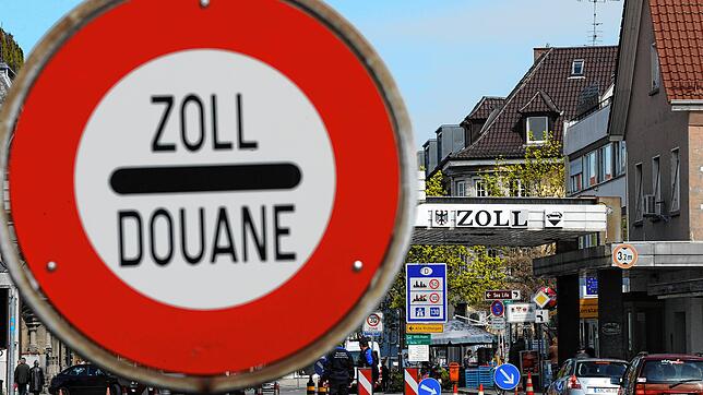 Urlauber müssen so einiges beachten, wenn sie von Deutschland in oder durch die Schweiz reisen wollen, so wie beispielsweise am ...
