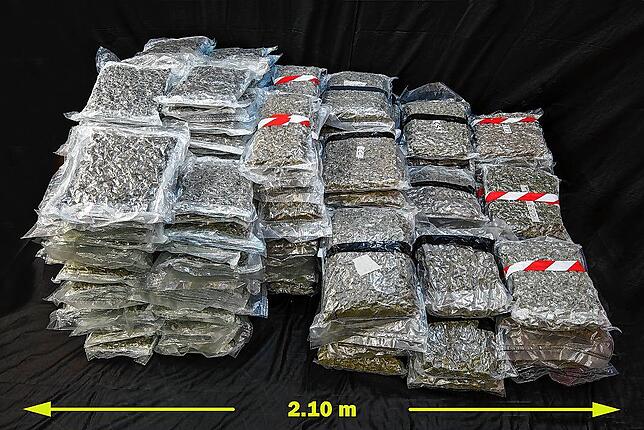 Marihuana im Wert von über einer Million Franken haben Kantonspolizei und Zoll beschlagnahmt.