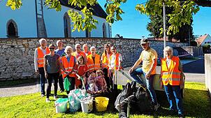 Zum World Cleanup Day bekommt die Güsselgruppe, die einmal im Monat in Hohentengen Müll sammelt, Unterstützung von Jung und Alt – da ...