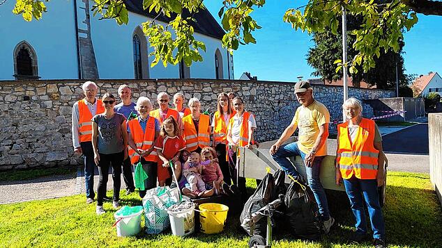 Zum World Cleanup Day bekommt die Güsselgruppe, die einmal im Monat in Hohentengen Müll sammelt, Unterstützung von Jung und Alt – da ...