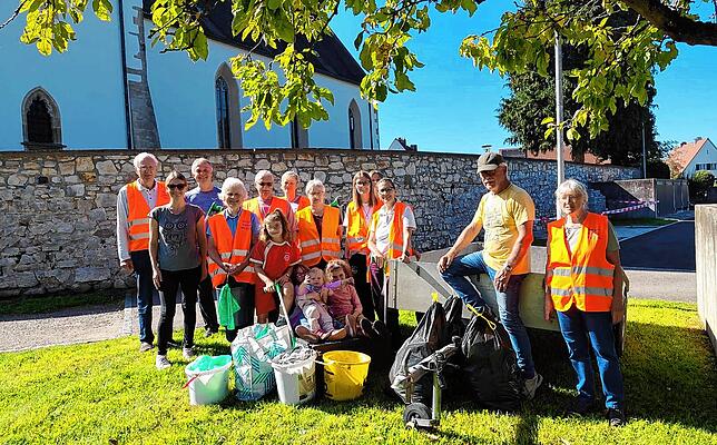 Zum World Cleanup Day bekommt die Güsselgruppe, die einmal im Monat in Hohentengen Müll sammelt, Unterstützung von Jung und Alt – da ...