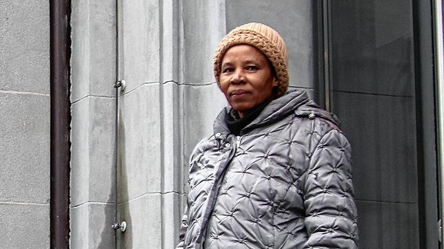 Antoinette Braun steht am Konstanzer Bahnhof. Hier war die 65-Jährige Anfang Dezember gestürzt.