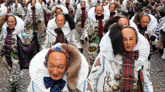 Narros, so weit das Auge reicht. Hier am Fasnachtsmontag 2024 in Villingen. Muss die Umzugsteilnahme stärker reglementiert werden, um ...