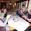 Einen Riesenspaß haben etliche Eschinger am Abend des Martinstages im &bdquo;Bräustüble&ldquo;.