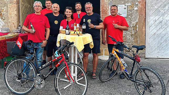 Rita Schwarzelühr-Sutter, verurteilt beim Narrengericht 2020, verwöhnt Henker und das Narrengericht im alten Pfarrhof in Erzingen ...