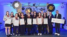 Beim Leistungswettbewerb des Deutschen Handwerks hat der Nachwuchs aus der Region hervorragend abgeschnitten. Mit Urkunde von links die ...