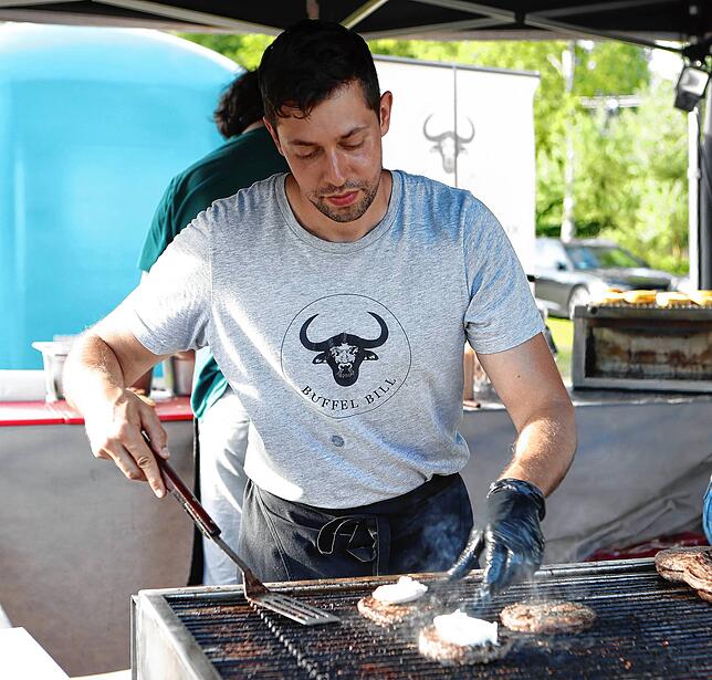 Martin Jaser in Aktion bei einem Streetfood-Festival im Schwarzwald.