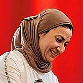 Betreuungsassistentin Eman Mualem kümmert sich gern um alte Menschen.