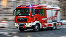 Bild : Lagerhalle in Albstadt brennt aus: 100 000 Euro Schaden