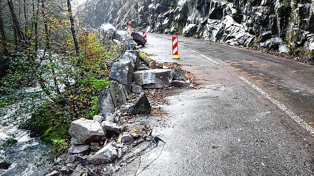 Am 26. Oktober 2022 kommt es im Schlüchttal zu einem Felssturz. Laut Auskunft des Landratsamtes ist der Felsbrocken etwa einen ...