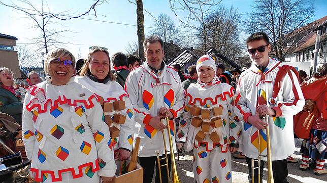 Bild : Närrisches Spektakel zum Fasnet-Sunntig-Umzug 2025
