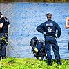 Polizisten im April auf der Suche nach dem vermissten Arian. Bei einer am 24. Juni entdeckten Kinderleiche handelt sich nach ...