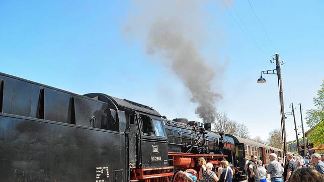 Die Dampflok der Sauschwänzlebahn ist mit ihren regelmäßigen Einsätzen an den Wochenende ein großes Zugpferd. Fotos: Hans Herrmann