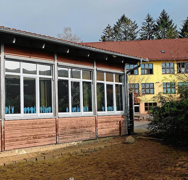 Das Drängen des Gemeinderats war erfolgreich: Vor dem Ersatz für die &bdquo;Bunte Villa&ldquo; (links) bei der Wiestorschule bedarf es ...