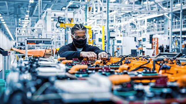 Batteriefertigung von Mercedes-Benz im US-Staat Alabama. Viele Südwest-Firmen haben Werke in den USA. Das macht sie weniger anfällig für ...