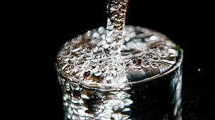 Für Trinkwasser im Friedrichshafener Ortsteil Raderach galt für wenige Tage eine Abkochempfehlung. (Symbolbild)