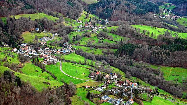 Raitbach ist seit der Eingemeindung gewachsen, hier eine Aufnahme vom Kerndorf und Sattelhof. Bilder: Erich Meyer, André Hönig