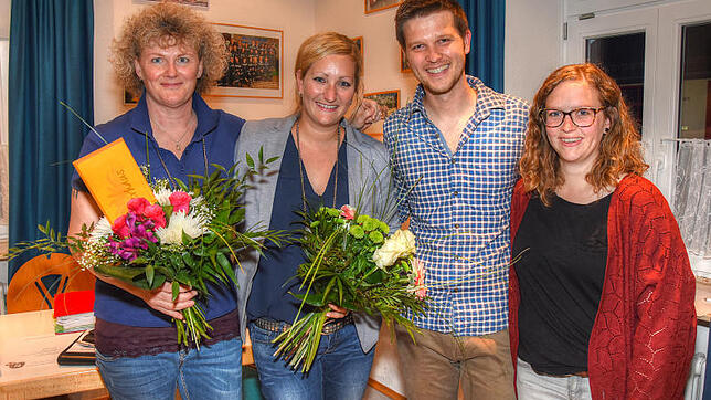 Den Vedienstorden bekamen (von links) Susanne Elbs und Selina Bucher von Christoph Lang verliehen. Verena Gessler wurde zur neuen ...