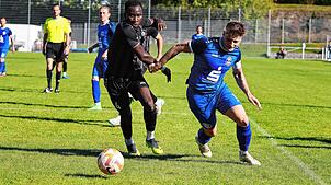 Amat Dibba (links auf dem Archivbild) schoss das entscheidende Tor zum 2:1-Erfolg des VfR Stockach beim Hegauer FV (Timo Kohler).