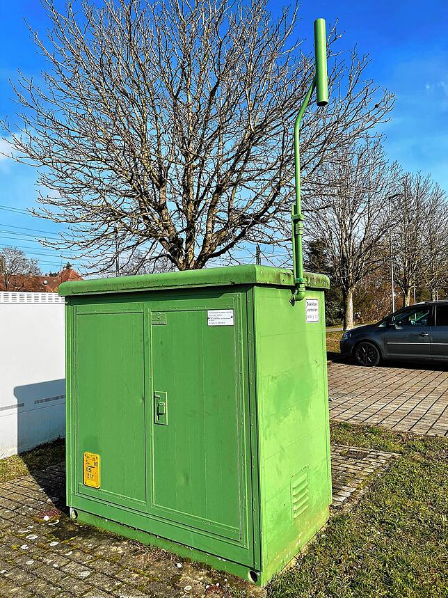 Während die Ortsnetze alle vier Jahre überprüft werden, muss dies bei Hochdruckbehältern einmal im Jahr gemacht werden. Hier wird von ...