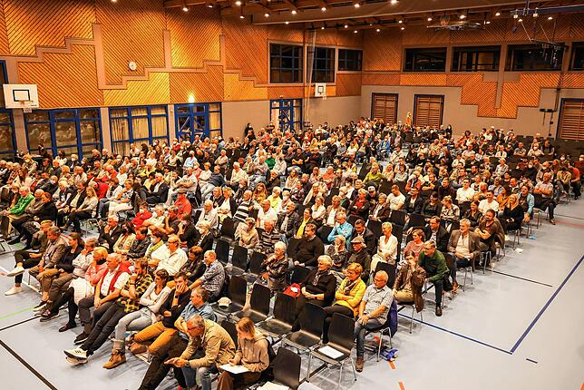 Bild 10: Vier Kandidaten auf der Bühne: Bilder von der SÜDKURIER-Podiumsdiskussion zur Bürgermeisterwahl