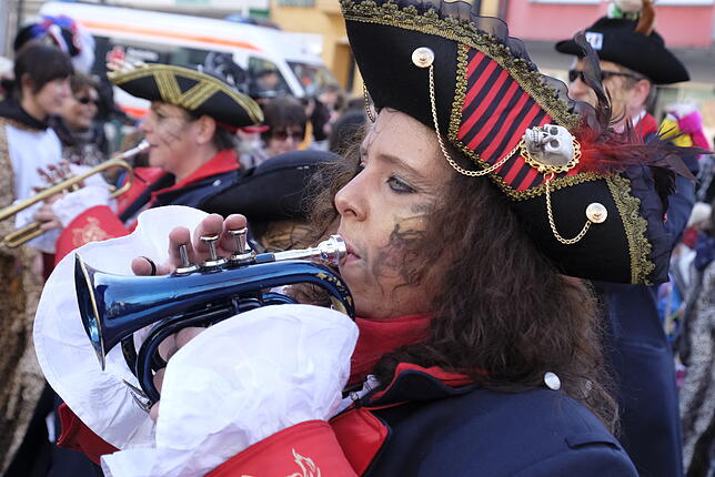 Bild 2: Bilder vom großen Fasnet Samschdig-Umzug der Poppele-Zunft (1)