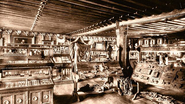 Der Charme einer Rumpelkammer: Blick in den Zunftsaal um 1900.