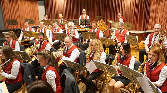 Für Begeisterung im Saal sorgten der Musikverein Schwörstadt mit dem Musikverein Wollbach in einem anspruchsvollen Doppelkonzert.