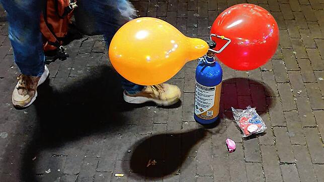 Legal, billig und ungefährlich: Das ist das Image von Lachgas. Auch im Südwesten nimmt der Konsum zu. Experten sind über die Zunahme ...