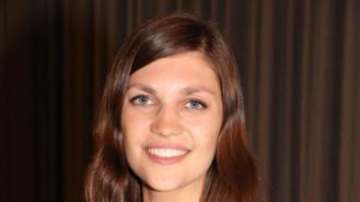 Die 26-jährige Theologin Jacqueline Straub möchte Priesterin werden. Seit 2011 schreibt sie deshalb jährlich den Papst an.