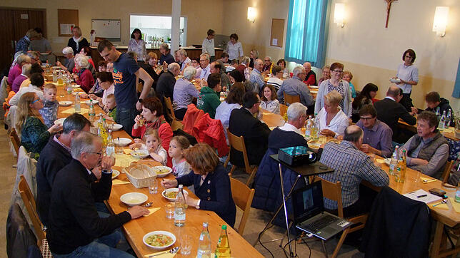 Vollbesetzt war am Suppensonntag der Pfarrsaal Hohentengen, an dem über die umfassende Außenrenovation der Pfarrkirche St. Maria ...