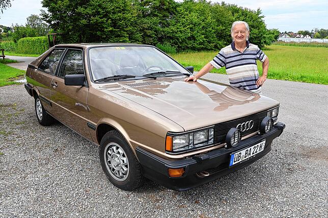 Kurt Wörner und sein Audi Coupé GT 5S, das er 1982 als Jahreswagen erworben hat. Damals war die Lackierung noch Grünmetallic, jetzt ...