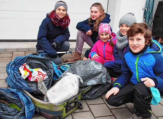 Auf der Suche nach einem Versteck fanden die Ebringer Kinder jede Menge Sondermüll. Jetzt sammeln sie gezielt, was andere einfach fallen ...