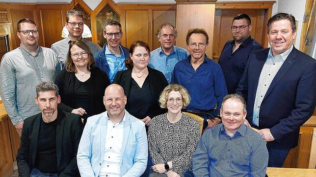 Sie treten für die CDU bei der Gemeinderatswahl an (vorn, von links): Christian Wurz, Martin Wendt, Madeleine Keller, Stefan Keller; ...