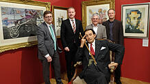 Der lebensecht wirkende Salvador Dalí mit (von links) Verleger und Kurator Michael Imhof, Oberbürgermeister Jan Zeitler, ...