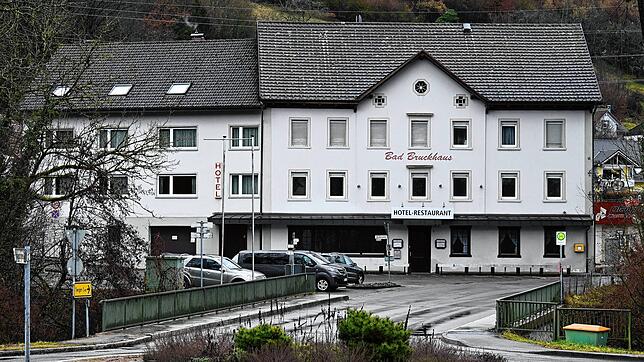 Das Hotel „Bad Bruckhaus“ ist bereits seit zwei Jahren leer stehend. Die Gasträume sollen nun zu einem Café mit Bar und Tanzfläche ...