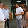 Im Gespräch (von links): Peter Neiseke und Peter Lutat vom Umweltamt des Bodenseekreises sowie Hannes Weber und Maria Stelwag, beide ...