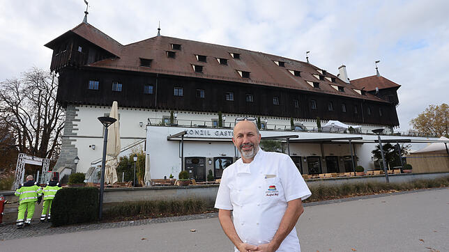 Manfred Hölzl vor seinem Lebenswerk, dem Konstanzer Konzil