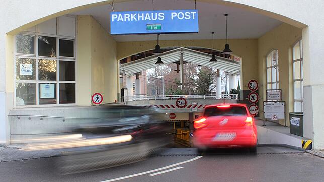 Das Parkhaus Post am Rande der Innenstadt von Überlingen wird 2019 saniert und ist deshalb über mehrere Wochen teils komplett gesperrt.