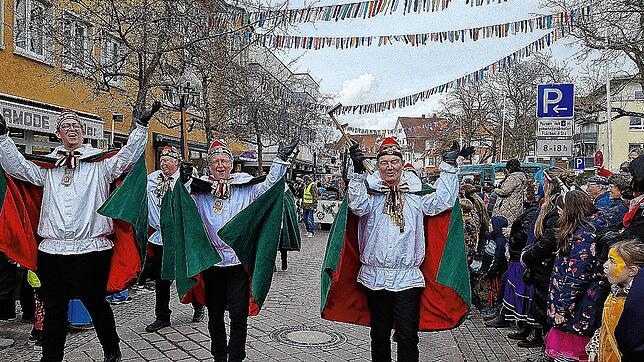 Bild : Der Montagsumzug in Bad Dürrheim setzt den gutgelaunten Punkt unter die diesjährige Fasnet &ndash; Teil 1