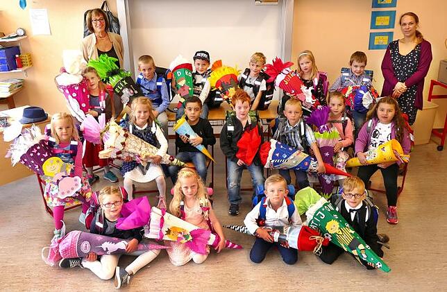 Grundschule Laiz, Klasse 1a, Lehrerinnen Angelika Guhl und Vanessa Baumgärtner.